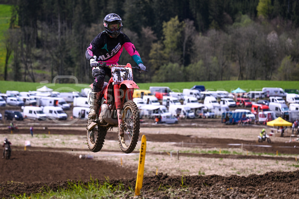 Motocross Schlatt bei Winterthur - 29. April 2023 | #17 Schaefer Nico aus Elsau (CH) auf Honda in der Kategorie Hobby Open am Motocross Schlatt bei Winterthur, 29. April 2023.
Instagram: @mx_schlatt | @mc_wila | @sam_schweiz
Bild: Sportfotografie Markus Aeschimann | www.markus-aeschimann.ch - Realisiert mit Pictrs.com