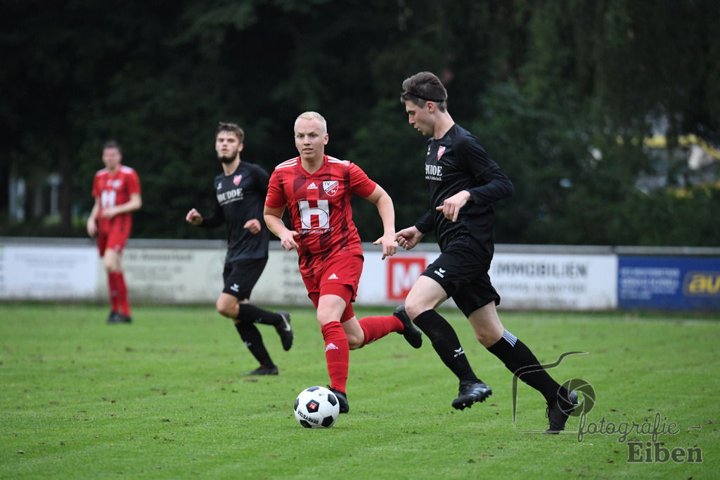 SVE Wiefelstede-TV Metjendorf | Herren Kreisliga; SVE Wiefelstede (schwarz)-TV Metjendorf (rot) am 31.05.2024; in Wiefelstede (Am Breeden), Photo: Philip Eiben 2024 - Realized with Pictrs.com