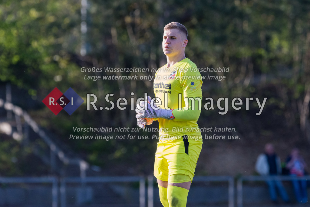 Fußball, Saison 2021/22, LOTTO-Pokal, Lohbrügge - Altona 93, Binnenfeldredder (Hamburg), 26.04.2022, Viertelfinale | Frederick Tobias Lorenzen (#33, AFC, Torwart)