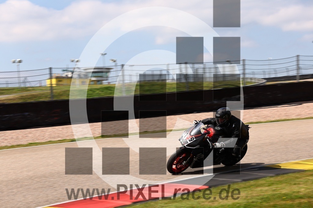 0079-20240820_04618 | Schöne Erinnerungen an spannende Momente - das festzuhalten ist unser Job. PIXELrace.de ist seit 2003 auf den Rennstrecken Europas unterwegs um die Action draußen beim Fahren und die wunderbare Stimmung imm Fahrerlager für euch einzufangen.