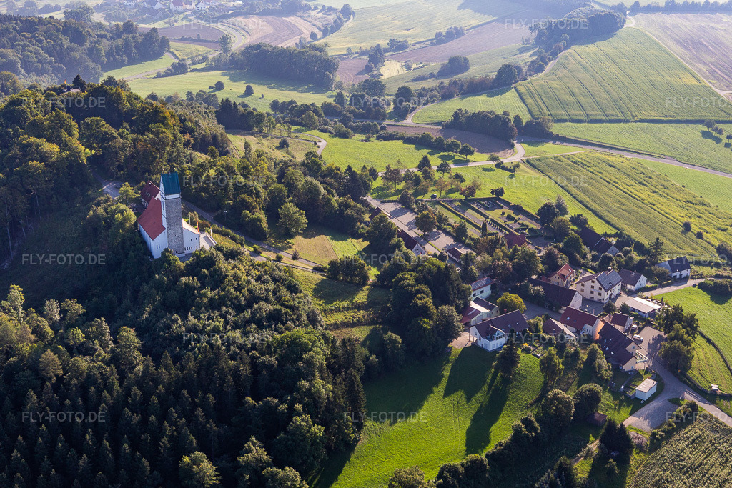 Luftbild: St. Johannes Baptist auf dem Bussen, heiliger Berg Oberschwabens im Ortsteil Offingen in Uttenweiler im Bundesland Baden-Württemberg in Deutschland. Foto: IMG_129230.jpg vom 05.09.2021 durch Werner Riehm/FLY-FOTO.de