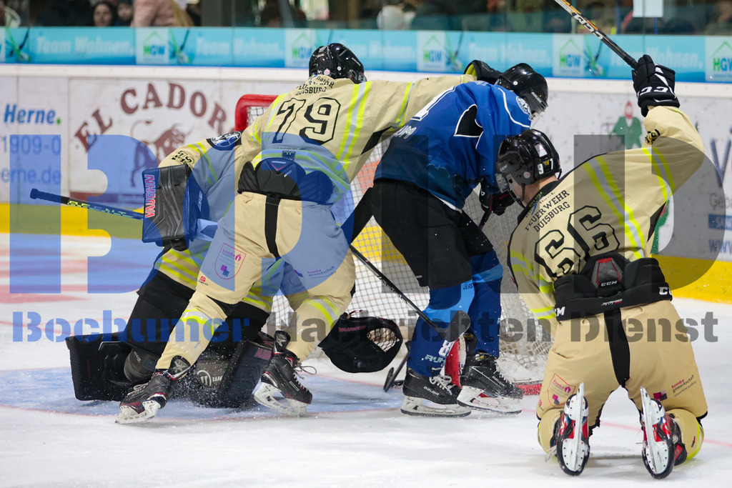 Benefiz-Eishockeyspiel der Polizei Bochum gegen die feuerwehr Duisburg {date} -  | {headline}



(Foto: Sebastian Sendlak / BOND)

 - Realisiert mit Pictrs.com