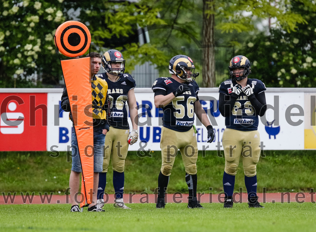 2022-05-29_050_Erding_Bulls_gegen_Nuernberg_Rams | Erding, Deutschland, 29.05.2022:
Fußball, Regionalliga 2022, 5. Spieltag, Erding Bulls gegen Nürnberg Rams, Endergebnis: 10:16

Foto: Christian Riedel / fotografie-riedel.net