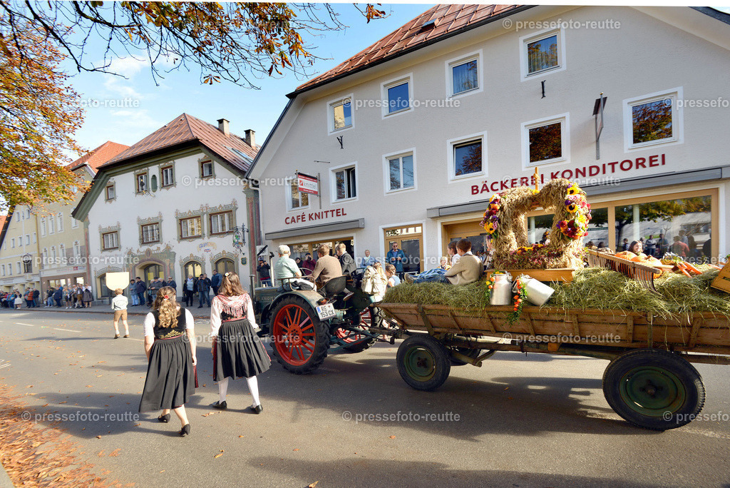 news-2022-Okt16-LJ_Erntedank_-WEISSENBACH-WTV_4826 | Info aus dem Bezirk Reutte/Ausserfern Tirol sowie eine umfangreiche Bilddatenbank über die gesamte Region: Lechtal, Talkessel Reutte, Tannheimertal, Zwischentoren. Lech, Plansee, Zugspitze, Grenztunnel, B179, Fernpassstraße, Verkehr, Lawinen, Tradition, - Realisiert mit Pictrs.com