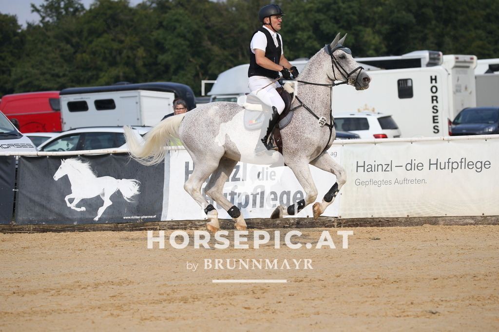 DL2Q5312 | Willkommen bei Brunnmayr - Design & Fotografie – Ihrem Spezialisten für Reitturniere und Pferdeveranstaltungen in Oberösterreich, Salzburg und Bayern! Seit über 17 Jahren sind wir leidenschaftlich dabei.