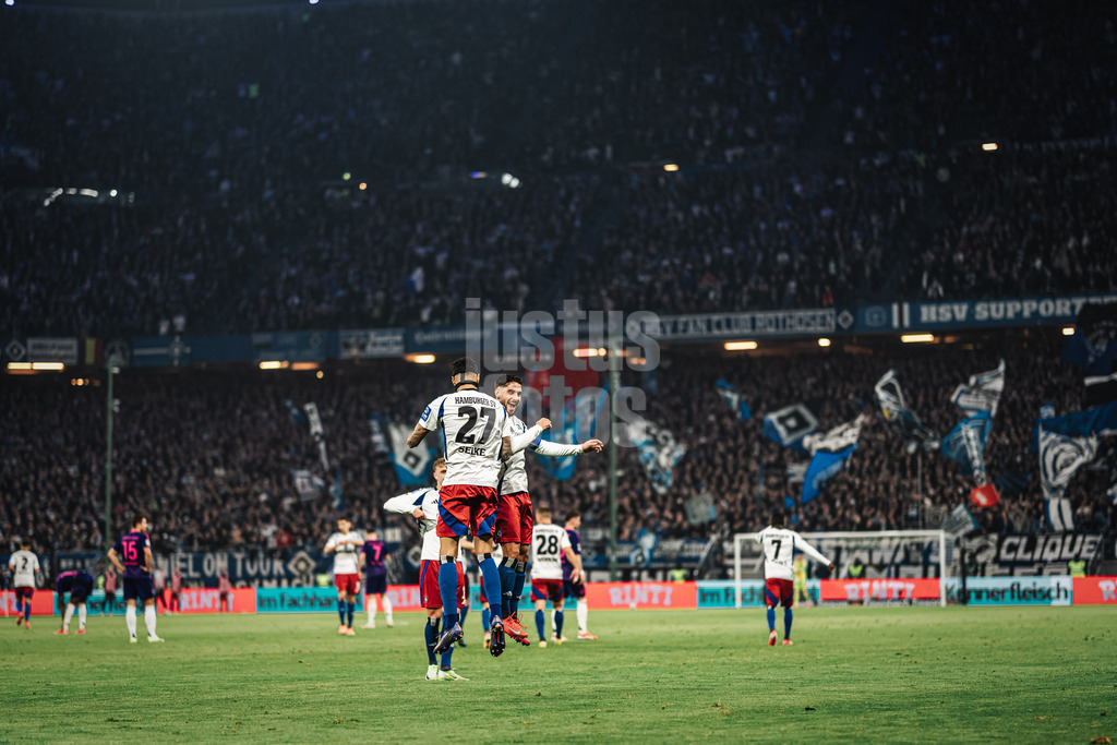 Fußball | Männer | Saison 2024/2025 | 2. Fußball-Bundesliga | 25. Spieltag | Hamburger SV vs. Fortuna Düsseldorf | 08.03.2025 | Torjubel Davie Selke (#27, HSV) links mit Ludovit Reis (#14, HSV) rechts