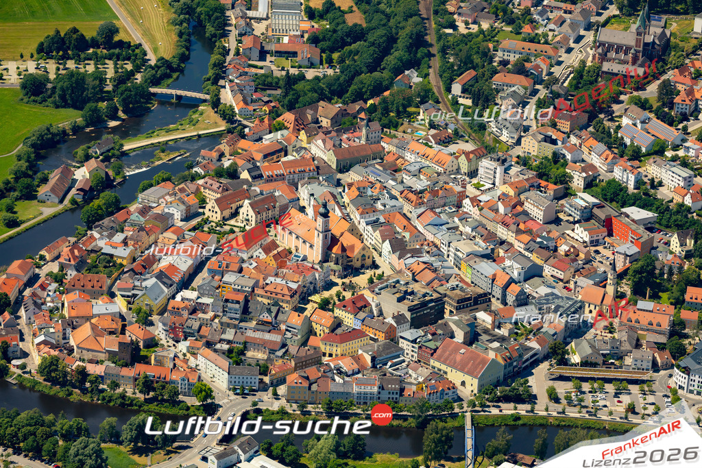 Die Luftaufnahme Altstadt - Cham wurde 2022 vom Flugzeug aus (keine Drohne) erstellt. Hohe Auflösung -für große Poster und Wandbilder geeignet - Garantiert!
