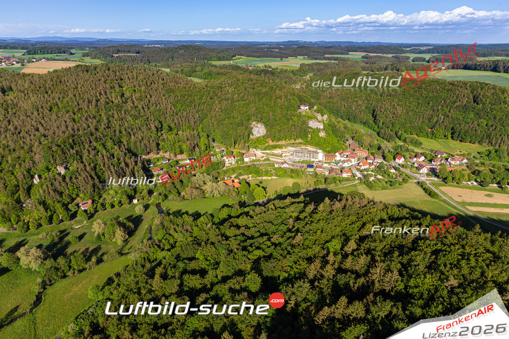 Die Luftbildaufnahme Veilbronn - Heiligenstadt wurde 2020 mittels Flugzeug (keine Drohne) erstellt. Perfekte Schärfe und Druck- Ergebnisse- Garantiert!