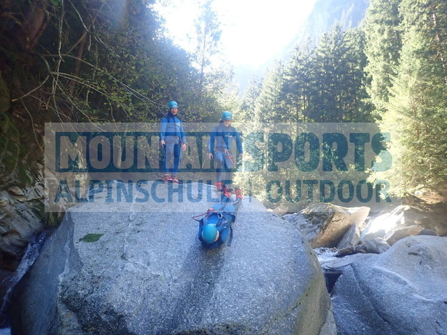 PC020091 | Bestelle die Bilder deines Berg- oder Wasser-Abenteuers mit Mountain Sports bequem von zu Hause aus direkt über unseren Online Fotoshop von pictrs.com. - Realisiert mit Pictrs.com