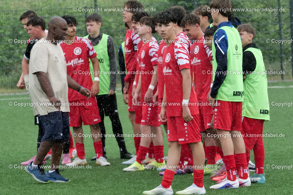Fußball : C-Junioren : Aufstieg Regionalliga West : SUS 09 Dinslaken - Vfb 03 Hilden am 04.06.2026 in Dinslaken | Fußball : C-Junioren : Aufstieg Regionalliga West : SUS 09 Dinslaken (rotr Trikots)- Vfb 03 Hilden (weiße Trikots) am 04.06.2026 in Dinslaken - Realisiert mit Pictrs.com