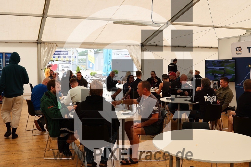 social-20240604_33493 | Schöne Erinnerungen an spannende Momente - das festzuhalten ist unser Job. PIXELrace.de ist seit 2003 auf den Rennstrecken Europas unterwegs um die Action draußen beim Fahren und die wunderbare Stimmung imm Fahrerlager für euch einzufangen.