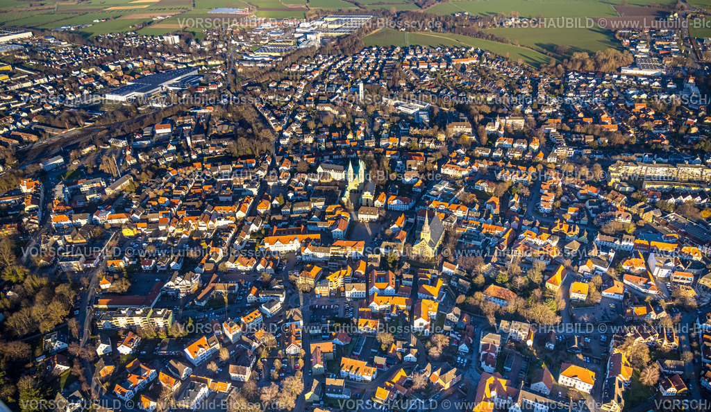 Werl230206355 | Luftbild, Altstadt und Altstadtring, Wallfahrtsbasilika Mariä Heimsuchung und kath. Kirche St. Walburga, Werl, Soester Börde, Nordrhein-Westfalen, Deutschland