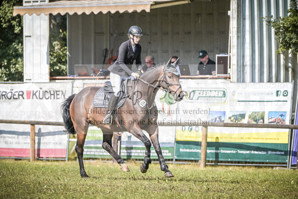 DOS_1042 | Entdecke hochwertige Reitturnierfotos von Foto Oger. Professionell, emotional und authentisch – jetzt Lieblingsmomente im Shop bestellen.Deutschlandweite Turnierfotografie. - Realisiert mit Pictrs.com