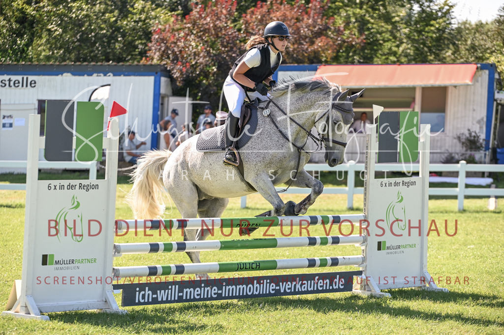 Schugtsche-Düren.2024-06.Stilspringprf.A_-146 | Schugtsche Fotografie - Realisiert mit Pictrs.com