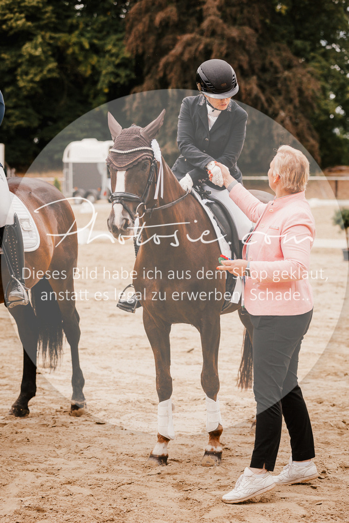 3I6A6402 | Stimmungsvolle Portraits und Reitsportfotografie im Ruhrgebiet und im Münsterland.

Pferdefotografie, Hundefotografie, Tierfotografie, Reportagen, Portraits von Tier und Mensch, Turnierfotografie in Bochum, Recklinghausen, Marl, Haltern am See, Dülmen.. - Realisiert mit Pictrs.com