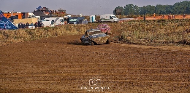 _DSC5774_ergebnis | 
Natürlich, hier ist eine Meta-Beschreibung, die sich aus dem Text ableitet:

Entdecke die Welt der Fotografie durch die Linse von Justin Wenzel, einem 23-jährigen Fotografen, der seit 2016 seine Leidenschaft für die Kunst entfaltet. Von Portraits über Ti - Realisiert mit Pictrs.com
