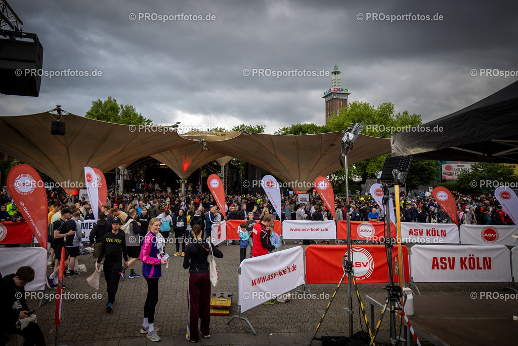 22. ASV Nachtlauf; Koeln, 28.05.25 | Impressionen vom 22. ASV Nachtlauf am 28.05.25 am Tanzbrunnen in Koeln. Foto: BEAUTIFUL SPORTS/Axel Kohring