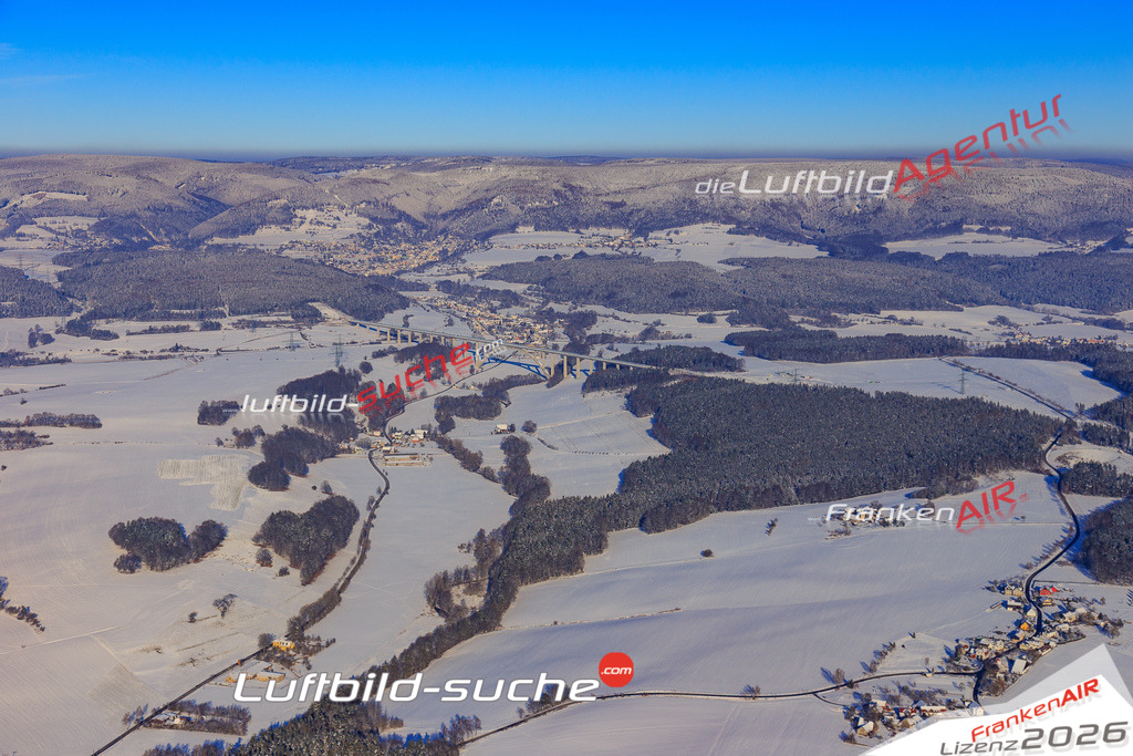 Die Luftaufnahme Gruempen - Frankenblick wurde vom UL-Flugzeug (keine Drohne) aus fotografiert.Hohe Druck- Auflösung-die Geschenkidee!