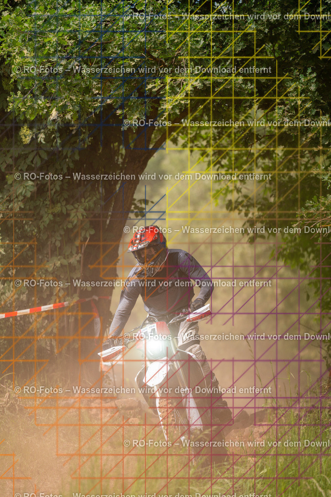Wolfshausen 3 Lauf -268 | Sportfotografie von RO-Fotos: Motorsport, Motocross, Enduro, Laufveranstaltungen und Triathlon. Professionelle Fotos von Sportlern und Events. - Realisiert mit Pictrs.com