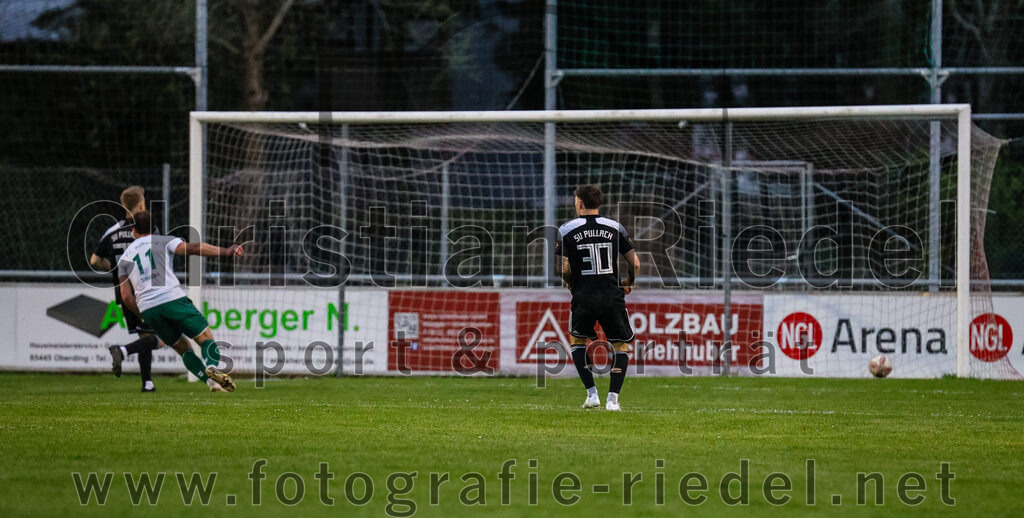 2024-04-05_024_FC_Schwaig_gegen_SV_Pullach | Oberding, Deutschland, 05.04.2024:
Fußball, Landesliga Südost 2023 / 2024, 28. Spieltag, FC Schwaig gegen SV Pullach, Endergebnis: 2:0

Jubel nach dem 1:0 durch Raffael Ascher (FC Schwaig, #9)
Markus Straßer (FC Schwaig, #11), Yanis Luis Marseiler (SV Pullach, #30)

Foto: Christian Riedel / fotografie-riedel.net