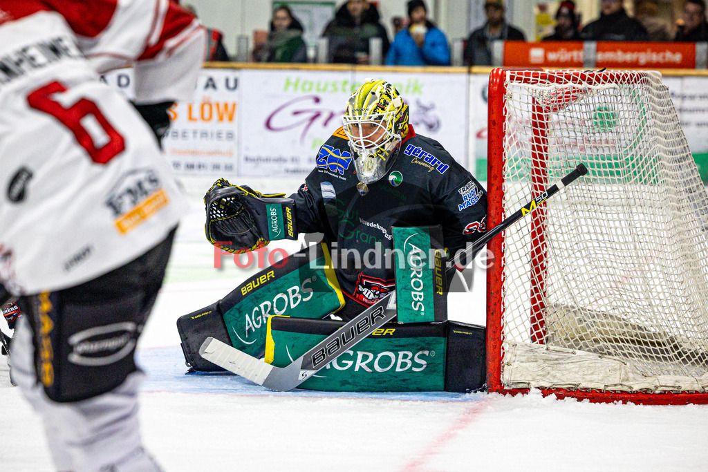 Peißenberg MINERS gegen EHC Königsbrunn | Eishockey Bayernliga 2025/26 Vorrunde 7. Spieltag, Peißenberg MINERS gegen EHC Königsbrunn, 20251102,Joshua BARON (MINERS Goali 30) in Aktion,2025-11-02 in Peißenberg (flatbuy Arena Peißenberg), Joshua BARON (MINERS Goali 30)Copyright: WolfgangxLindner www.foto-lindner.de