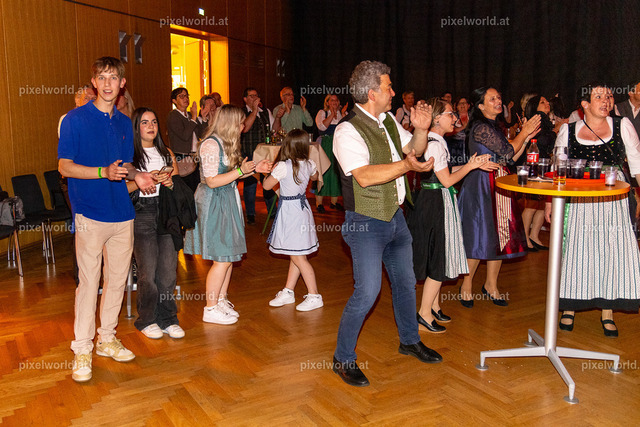 Schlager trifft Tracht | Bildershop von pixelworld.at - Realisiert mit Pictrs.com