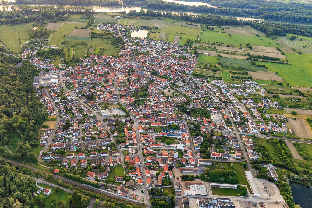 Luftbild: Ortsübersicht von Osten im Ortsteil Rheinsheim in Philippsburg im Bundesland Baden-Württemberg in Deutschland. Foto: IMG_107494.jpg vom 25.05.2018 durch Werner Riehm/FLY-FOTO.de