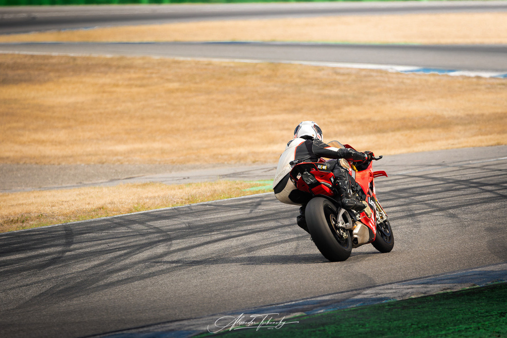 Ducati Trackday Hockenheimring 2026 | Entdecken Sie die faszinierende Welt von Alexander Tschuncky Arts: Kreative Fotografie, atemberaubende Automobilkunst und hochwertiger Bilderdruck. Lassen Sie sich inspirieren! - Realisiert mit Pictrs.com