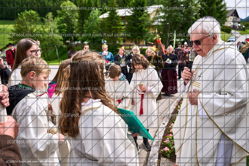 ALP7708_Fronleichnam_Lackenhof_Teichwiesenkapelle | (C)FotoLois.com, Alois Spandl. FRONLEICHNAM in Lackenhof mit Pfarrer Norbert Burmettler, Musikkapelle, Feuerwehr, Goldhaubengruppe und vielen LackenhoferInnen, Do 30. Mai 2024.