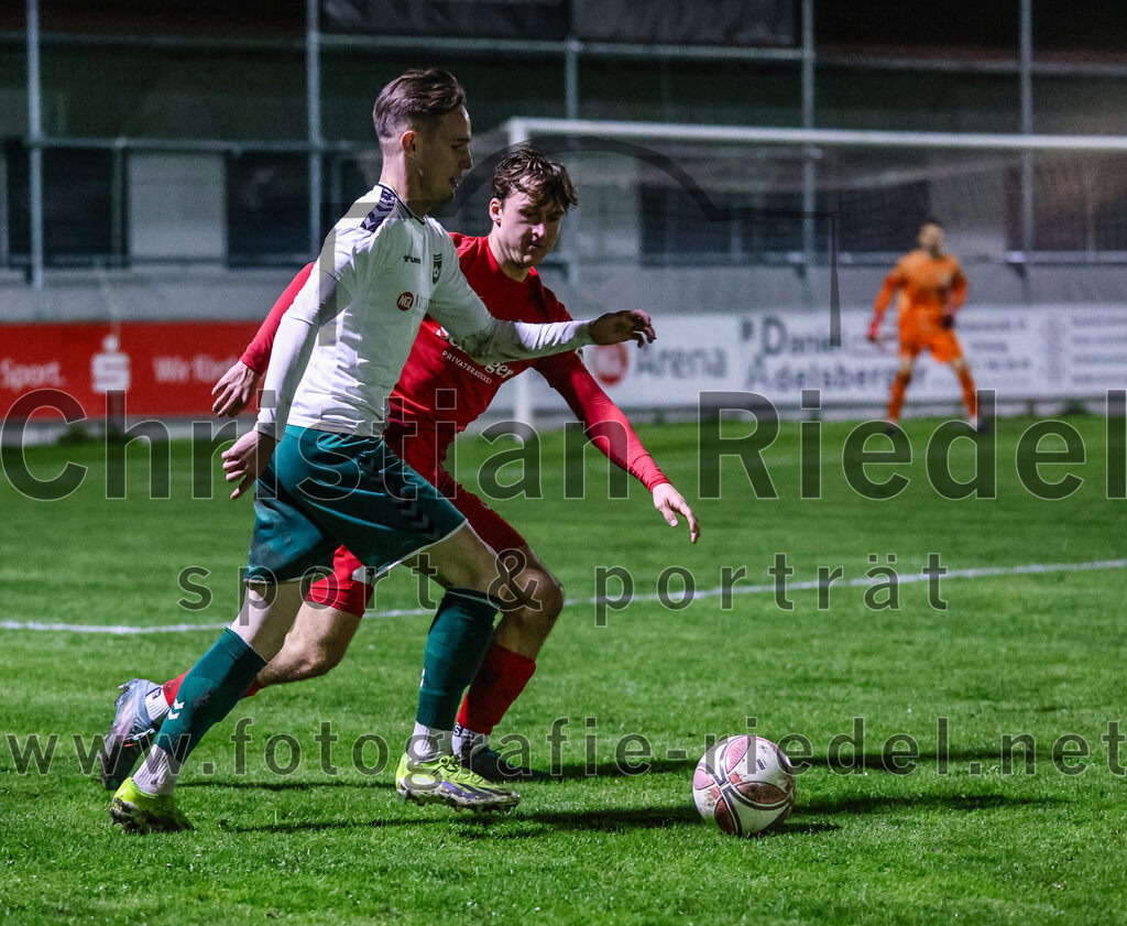 2024-03-28_005_FC_Schwaig_gegen_VfB_Forstinning | Oberding, Deutschland, 28.03.2024:
Fußball, Landesliga Südost 2023 / 2024, 27. Spieltag, FC Schwaig gegen VfB Forstinning, Endergebnis: 2:1

Leon Roth (FC Schwaig, #21), Marco Rastel (VfB Forstinning, #20)

Foto: Christian Riedel / fotografie-riedel.net