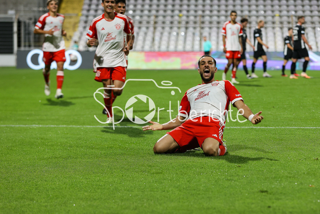 FC Bayern Amateure - FC Memmingen | Grenzenloser Jubel nach dem Treffer zum 4-2 druch Dion BERISHA (FCB #11) / Freude / Tor / Torschuetze
