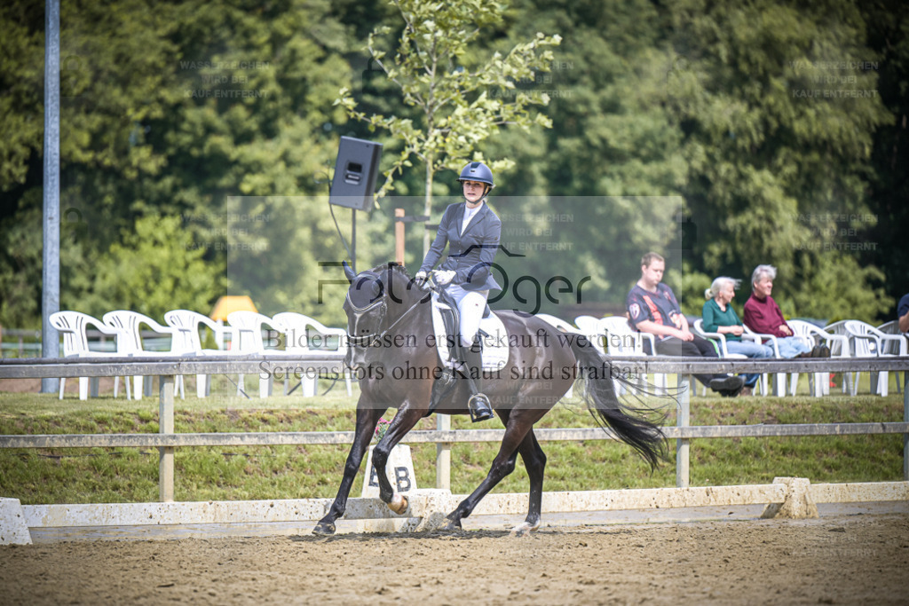 DOS_5283 | Entdecke hochwertige Reitturnierfotos von Foto Oger. Professionell, emotional und authentisch – jetzt Lieblingsmomente im Shop bestellen. - Realisiert mit Pictrs.com