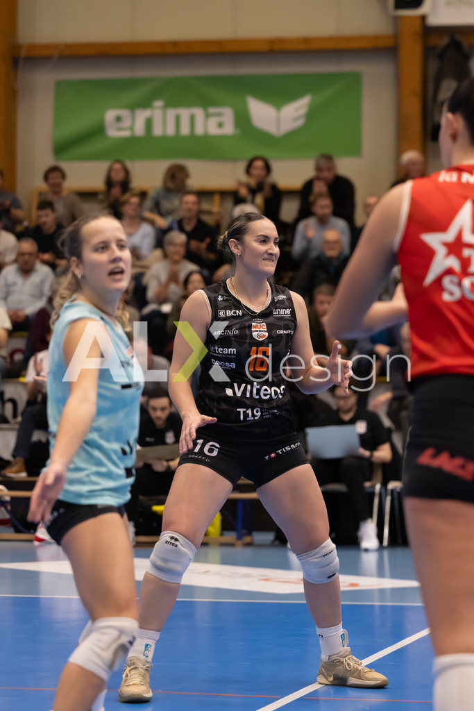 Volleyball I Frauen I Saison 2025-2026 I Volleyball NLA | Women I Round 16 I VC Kanti Schaffhausen - Viteos NUC I 31.01.2026 | 16 Scambray Tia (US) (Viteos NUC) – Außenangriff - Realisiert mit Pictrs.com