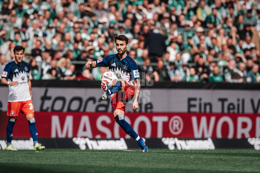 Fußball | Männer | Saison 2025/2026 | 1. Fußball-Bundesliga | 30. Spieltag | SV Werder Bremen vs. Hamburger SV | 18.04.2026 | Fabio Daniel Ferreira Vieira (#20, HSV) nimmt den Ball an