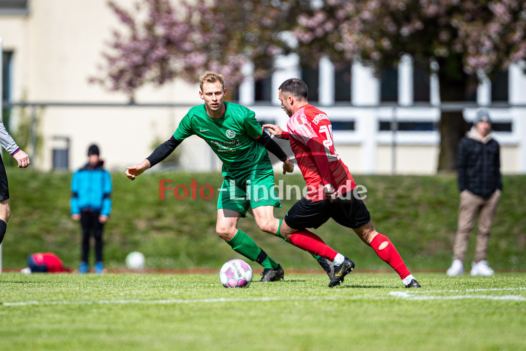 TSV Peißenberg vs WSV Unterammergau | Abstiegs Qualifikationsrunde Kreisliga Gruppe C, TSV Peißenberg vs WSV Unterammergau, 20240420,
Ferdinand BRAUCHLE (WSVU 3) in Aktion,
2024-04-20 in Peißenberg (Sportplatz Peißenberg)
20 Andreas HETT (TSVP 20), 3 Ferdinand BRAUCHLE (WSVU 3)
Copyright: WolfgangxLindner www.foto-lindner.de
