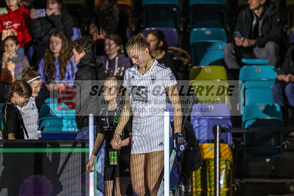 MJ_20230204-DHC-MHC-W-3 | Friederike Heusgen (Düsseldorfer HC #8), Düsseldorfer HC - Mannheimer HC am 4.2.2023 in der Ballsporthalle, Frankfurt am Main