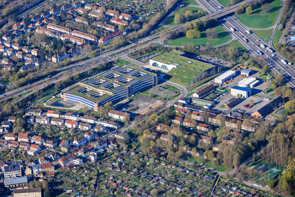 Luftbild: dm-dialogicum (Zentrale) und dmTECH GmbH im Ortsteil Durlach in Karlsruhe im Bundesland Baden-Württemberg in Deutschland. Foto: IMG_154085.jpg vom 02.04.2026 durch Werner Riehm/FLY-FOTO.deAuflösung des Originals: 6000 x 4000 pxWWW.DM.DE