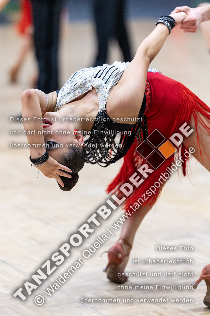 20240406-12998 | Hier finden Sie Tanz Bilder vom Latein und Standard Formationen tanzen. Sportbilder vom Tanzsport. Schöne Fotos und von Weltmeisterschaft, Europameisterschaft, Bundesliga, Regionalliga, Oberliga und Landesliga sowie von GOC Stuttgart, DanceComp, WM Bremen
