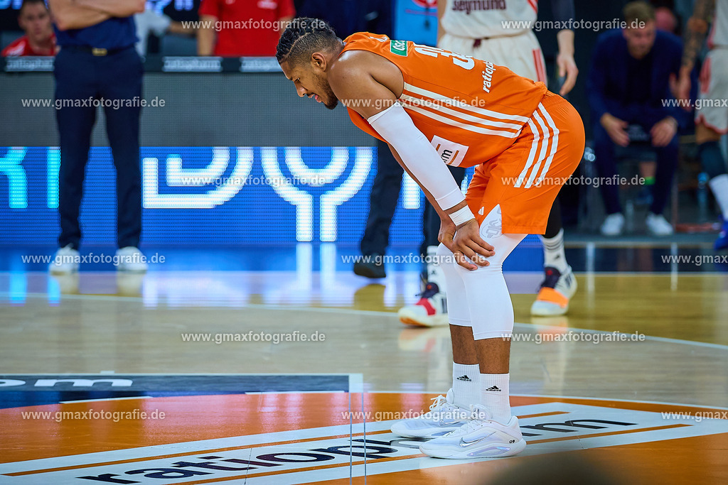 GER, ratiopharm ulm gegen FC Bayern, Basketball, 2. PlayOff, Finale, EasyCredit Bundesliga, Spielzeit 2024/2025, 18.06.2025 | Karim Jallow (ratiopharm ulm, #35) konzentriert sichGER, ratiopharm ulm gegen FC Bayern, Basketball, 2. PlayOff, Finale, EasyCredit Bundesliga, Spielzeit 2024/2025, 18.06.2025Foto: Eibner-Pressefoto/Gerald Oelze-de Stoppany