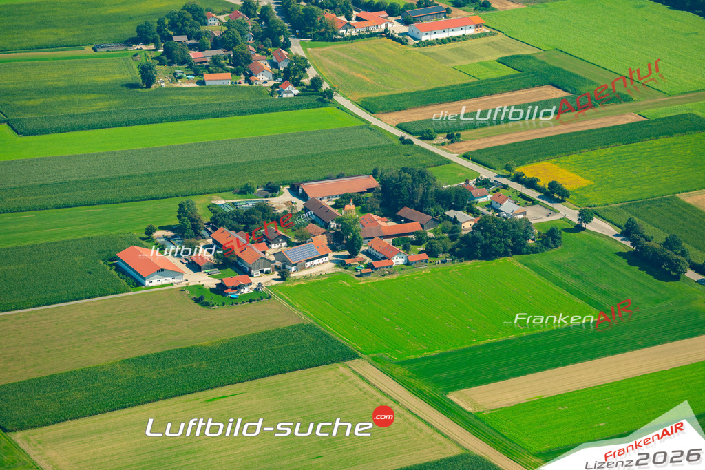 Das Luftbild zeigt : Unterasbach Anzing - Die Luftaufnahme wurde 2024 vom UL-Flugzeug aus erstellt ( keine Drohne ) - Hochauflösende Luftaufnahme - Für grossformatige Ausdrucke geeignet. Die Geschenkidee !Mit Lizenz und Bildrechte bestellbar