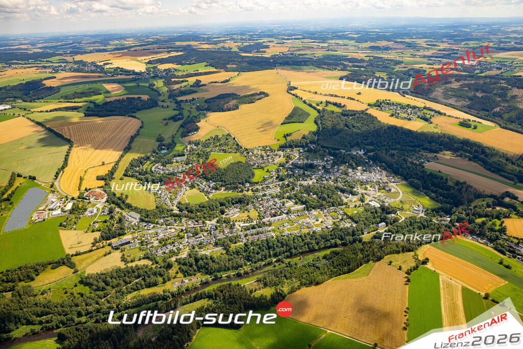 Das Luftbild zeigt :  Hirschberg - Die Luftaufnahme wurde 2024 vom UL-Flugzeug aus erstellt ( keine Drohne ) - Hochauflösende Luftaufnahme - Für grossformatige Ausdrucke geeignet. Die Geschenkidee !Mit Lizenz und Bildrechte bestellbar