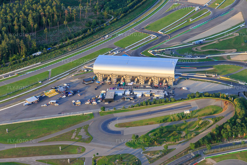 Luftbild: Osttribüne des Motodrom Hockenheimring Baden-Württemberg in Hockenheim im Bundesland Baden-Württemberg in Deutschland. Foto: IMG_102564.jpg vom 24.08.2017 durch Werner Riehm/FLY-FOTO.dehockenheimring.de