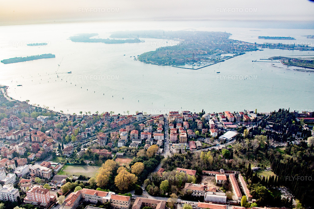 Aerial view: View of the town in San Nicolò di Lido in the state Veneto, Italy. – Photo: IMG_087510.jpg taken on 04/06/2016 by Werner Riehm/FLY-FOTO.com – Resolution of the original: 5069 x 3380 px