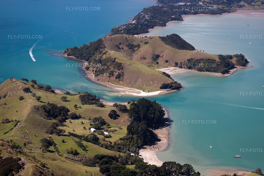 Aerial view: View of the town in Whanganui Island in the state Waikato, New Zealand. – Photo: IMG_55728.jpg taken on 01/12/2013 by Werner Riehm/FLY-FOTO.com – Resolution of the original: 4752 x 3168 px