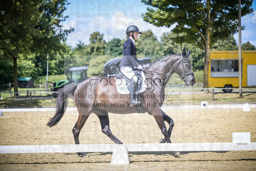 DOS_5120 | Entdecke hochwertige Reitturnierfotos von Foto Oger. Professionell, emotional und authentisch – jetzt Lieblingsmomente im Shop bestellen.Deutschlandweite Turnierfotografie. - Realisiert mit Pictrs.com