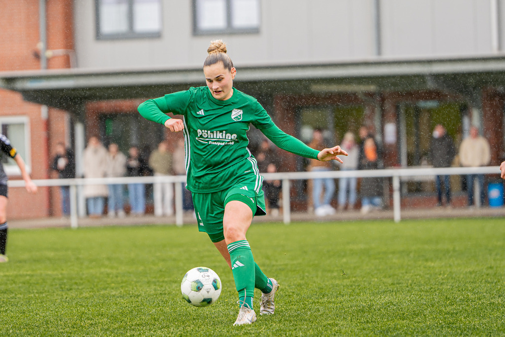 Fußball I Frauen I Saison 2025-2026 I Oberliga Niedersachsen I 19. Spieltag I TuS Lutten - TuS Büppel I 06032 | jns.sportfotos - Realisiert mit Pictrs.com