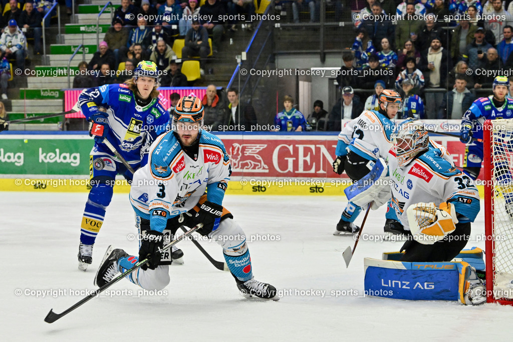 EC IDM Wärmepumpen VSV vs. STEINBACH BLACK WINGS LINZ  | #3 Moro Gregory Lee BLACK WINGS LINZ, #32 Tirronen Rasmus BLACK WINGS LINZ, #13 Kragl Gerd BLACK WINGS LINZ, #12 Pearson Chase EC VSV, EC IDM Wärmepumpen VSV vs. STEINBACH BLACK WINGS LINZ , EC IDM Wärmepumpen VSV vs. STEINBACH BLACK WINGS LINZ  am 28.01.2025 in Villach (Stadthalle Villach), Austria, (Photo by Bernd Stefan)