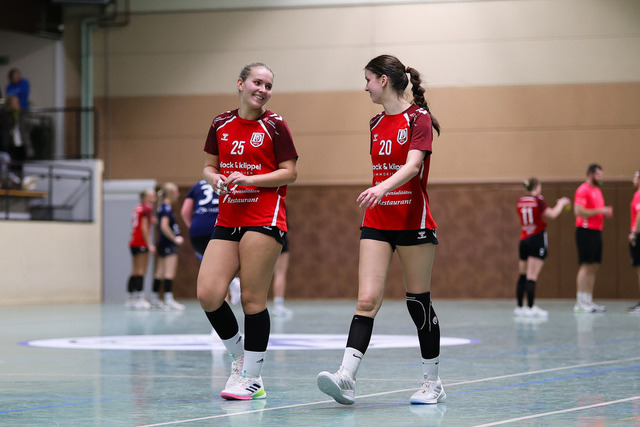 Handball I Damen I Saison 2025-2026 I Verbandsliga Süd I HSG Kalkberg 06 - MTV Dänischenhagen I 14.12.2025.188 | v.l. Frida Wohlert (25, MTV Dänischenhagen), Julia Dütschke (20, MTV Dänischenhagen) - Realisiert mit Pictrs.com