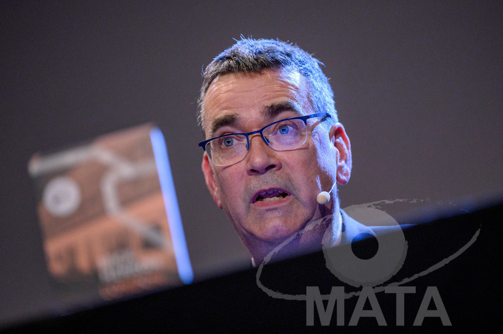 _DWA5401 | Mick Herron bei der lit.Cologne 2023 Veranstaltung 'Mick Herron erklärt die London Rules' im Ostermann-Saal. Köln, 08.03.2023 - Realisiert mit Pictrs.com