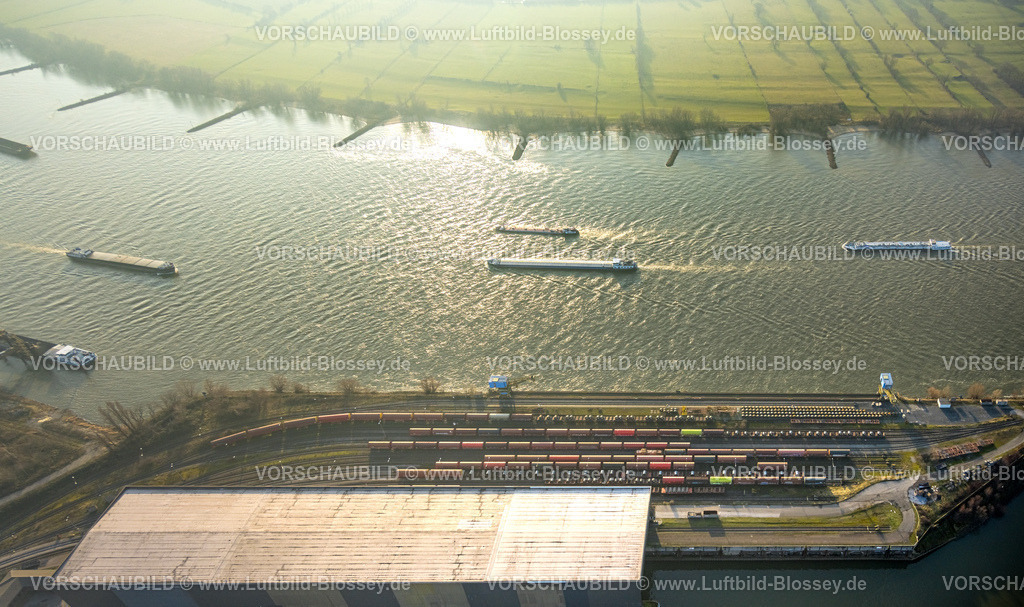 Duisburg260101593 | Luftbild, Binnenschifffahrt auf dem Rhein am Südhafen Walsum, Fahrn, Duisburg, Ruhrgebiet, Nordrhein-Westfalen, Deutschland